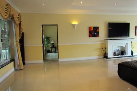 Casa de 3 dormitorios en Pattaya, Tailandia № 45435 - foto 20