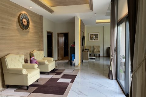 Casa de 3 dormitorios en Pattaya, Tailandia № 45482 - foto 11