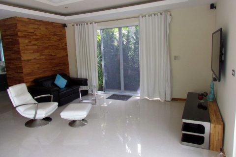 Casa de 3 dormitorios en Pattaya, Tailandia № 45503 - foto 11