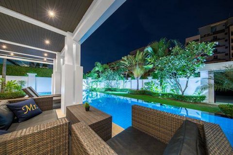 Casa de 5 dormitorios en Jomtien Beach, Pattaya, Tailandia № 45439 - foto 12