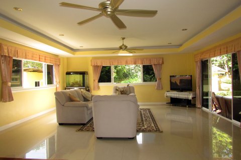 Casa de 4 dormitorios en Pattaya, Tailandia № 45500 - foto 16