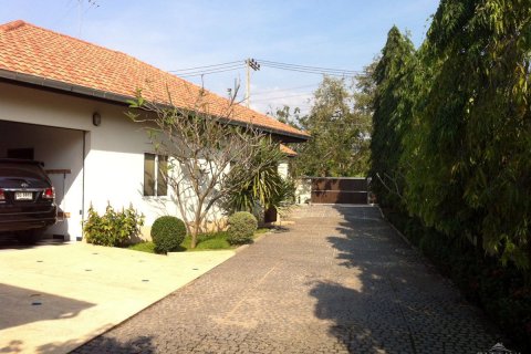 Casa de 3 dormitorios en Pattaya, Tailandia № 45501
