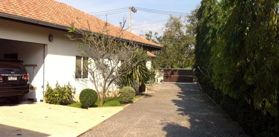 Casa de 3 dormitorios en Pattaya, Tailandia № 45501
