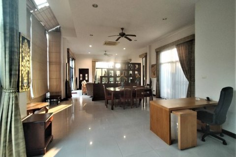 Casa de 3 dormitorios en Pattaya, Tailandia № 45557 - foto 18
