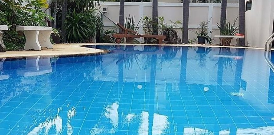 Casa de 5 dormitorios en Pattaya, Tailandia № 45526
