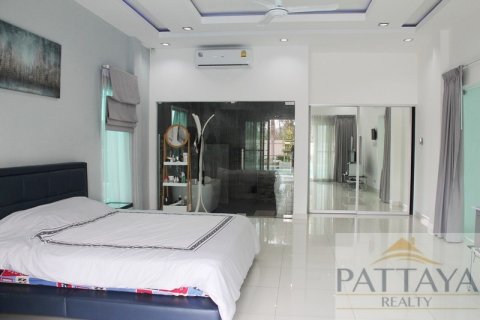 Casa de 4 dormitorios en Pattaya, Tailandia № 45519 - foto 21