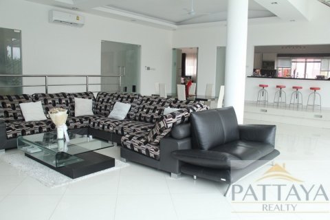Casa de 4 dormitorios en Pattaya, Tailandia № 45519 - foto 8