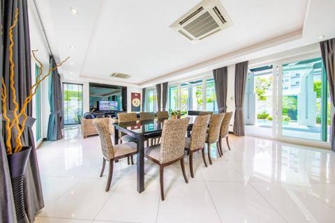 Casa de 5 dormitorios en Jomtien Beach, Pattaya, Tailandia № 45439 - foto 27