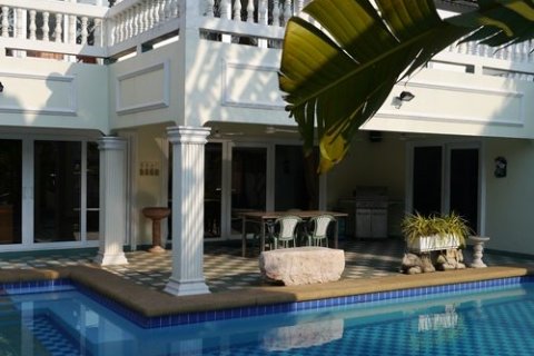 Casa de 4 dormitorios en Pattaya, Tailandia № 45434 - foto 9