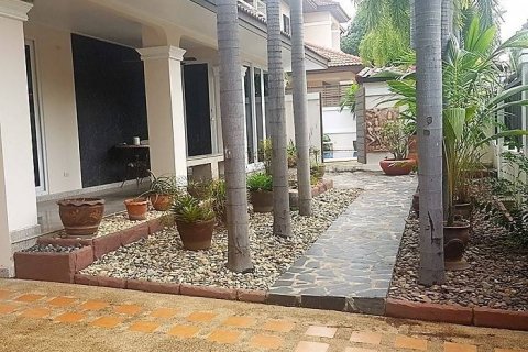 Casa de 5 dormitorios en Pattaya, Tailandia № 45526 - foto 17