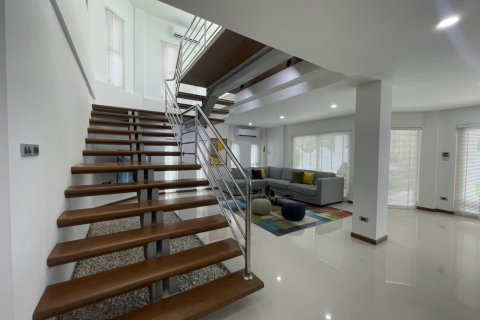 Casa de 4 dormitorios en Jomtien Beach, Pattaya, Tailandia № 23856 - foto 10