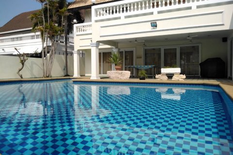 Casa de 4 dormitorios en Pattaya, Tailandia № 45434 - foto 29