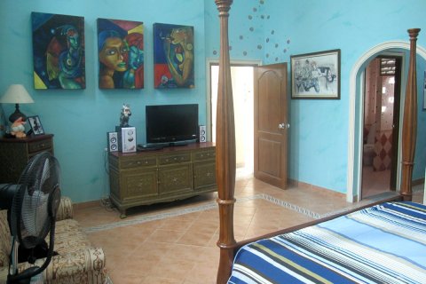 Casa de 3 dormitorios en Jomtien Beach, Pattaya, Tailandia № 45495 - foto 28
