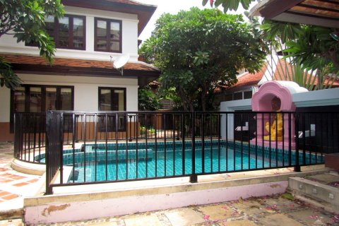 Casa de 3 dormitorios en Jomtien Beach, Pattaya, Tailandia № 45440 - foto 6