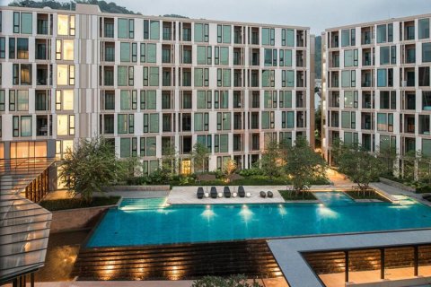 Sobre plano The Base Uptown en Phuket, Tailandia № 45772