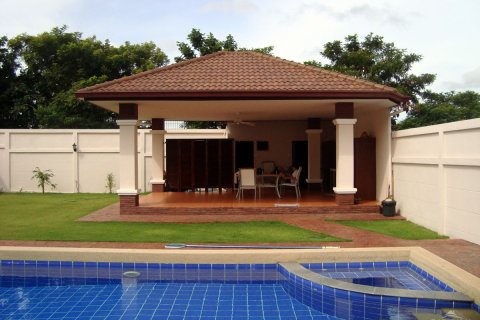 Casa de 4 dormitorios en Pattaya, Tailandia № 45517 - foto 8