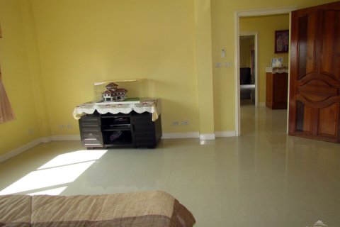 Casa de 4 dormitorios en Pattaya, Tailandia № 45500 - foto 19