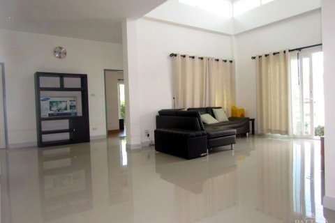 Casa de 3 dormitorios en Pattaya, Tailandia № 45462 - foto 9