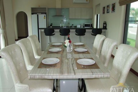 Casa de 4 dormitorios en Pattaya, Tailandia № 45437 - foto 8