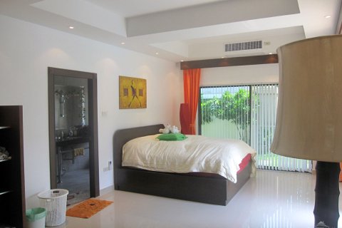 Casa de 4 dormitorios en Jomtien Beach, Pattaya, Tailandia № 45494 - foto 9