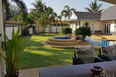 Casa de 4 dormitorios en Pattaya, Tailandia № 45438 - foto 15