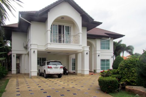 Casa de 4 dormitorios en Pattaya, Tailandia № 45516