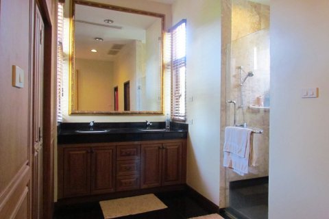 Casa de 5 dormitorios en Pattaya, Tailandia № 45552 - foto 16