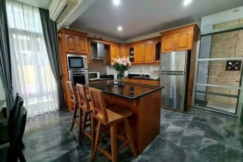 Casa de 4 dormitorios en Pattaya, Tailandia № 45547 - foto 11