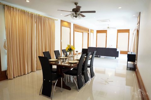 Casa de 5 dormitorios en Pattaya, Tailandia № 45508 - foto 20