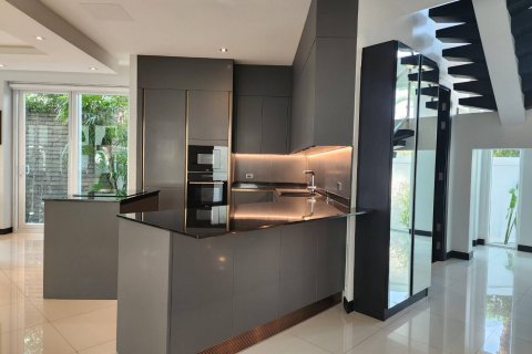 Casa de 4 dormitorios en Jomtien Beach, Pattaya, Tailandia № 20224 - foto 19