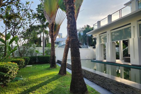 Casa de 4 dormitorios en Jomtien Beach, Pattaya, Tailandia № 20224 - foto 9