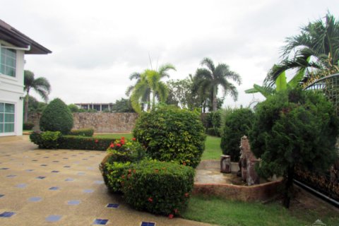 Casa de 4 dormitorios en Pattaya, Tailandia № 45516 - foto 5