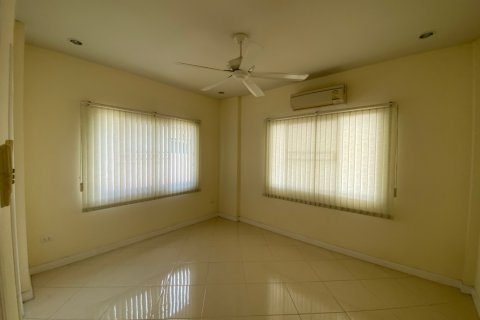 Casa de 3 dormitorios en Pattaya, Tailandia № 45486 - foto 2