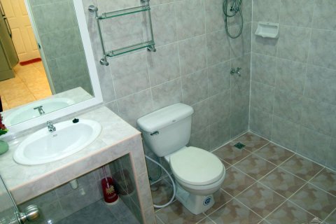 Casa de 2 dormitorios en Jomtien Beach, Pattaya, Tailandia № 45551 - foto 9