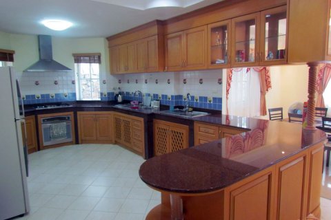 Casa de 4 dormitorios en Pattaya, Tailandia № 45516 - foto 26