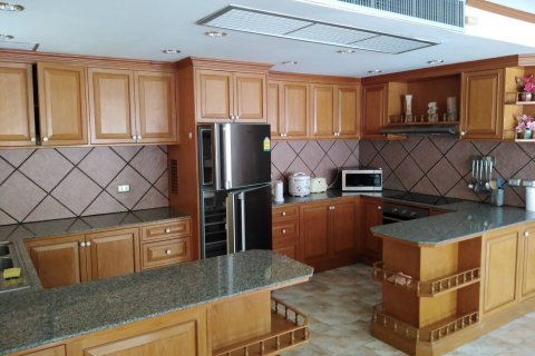 Casa de 4 dormitorios en Pattaya, Tailandia № 45434 - foto 30