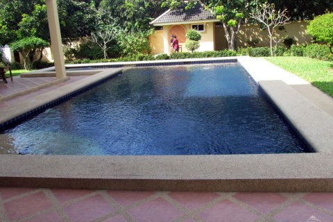 Casa de 4 dormitorios en Pattaya, Tailandia № 45500 - foto 2