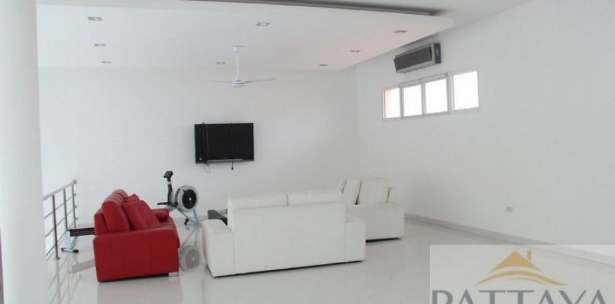 Casa de 4 dormitorios en Pattaya, Tailandia № 45519