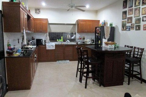 Casa de 4 dormitorios en Pattaya, Tailandia № 45517 - foto 20