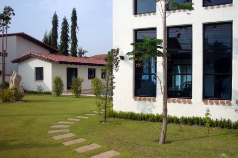 Casa de 5 dormitorios en Pattaya, Tailandia № 45493 - foto 4