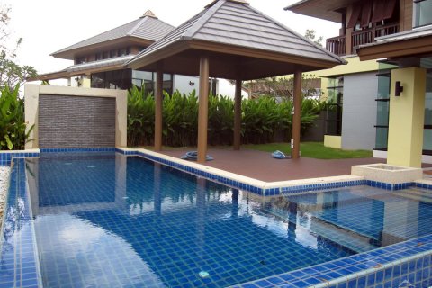 Casa de 4 dormitorios en Pattaya, Tailandia № 45496 - foto 4
