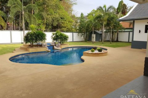 Casa de 4 dormitorios en Pattaya, Tailandia № 45438