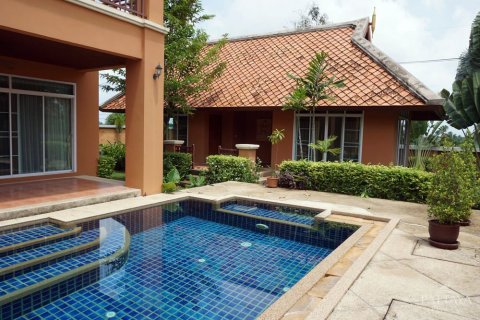Casa de 5 dormitorios en Pattaya, Tailandia № 45508 - foto 17