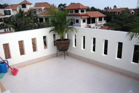 Casa de 4 dormitorios en Pattaya, Tailandia № 45550 - foto 23