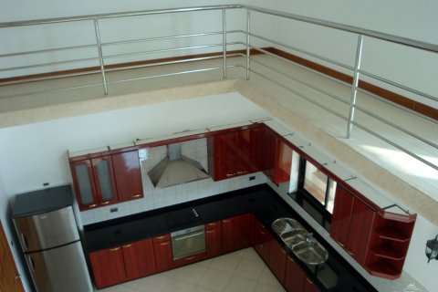 Casa de 5 dormitorios en Pattaya, Tailandia № 45493 - foto 27