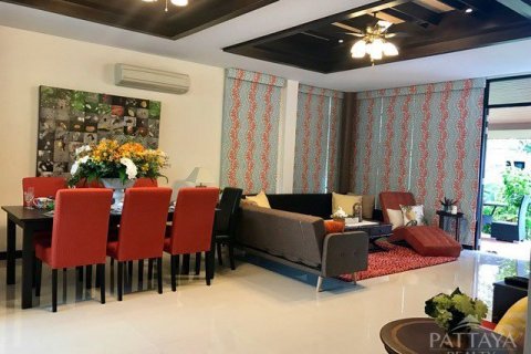 Casa de 4 dormitorios en Pattaya, Tailandia № 45496 - foto 12