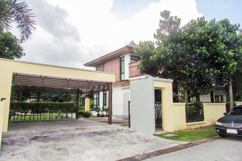 Casa de 3 dormitorios en Pattaya, Tailandia № 45429