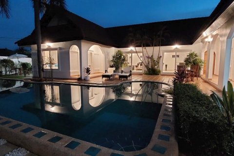 Casa de 4 dormitorios en Pattaya, Tailandia № 46179 - foto 3