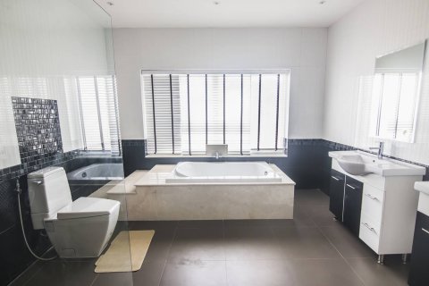 Casa de 5 dormitorios en Pattaya, Tailandia № 45536 - foto 9