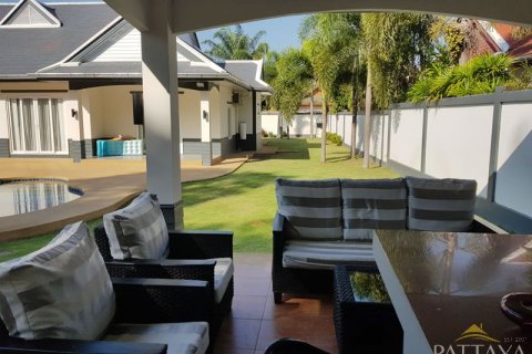 Casa de 4 dormitorios en Pattaya, Tailandia № 45438 - foto 14
